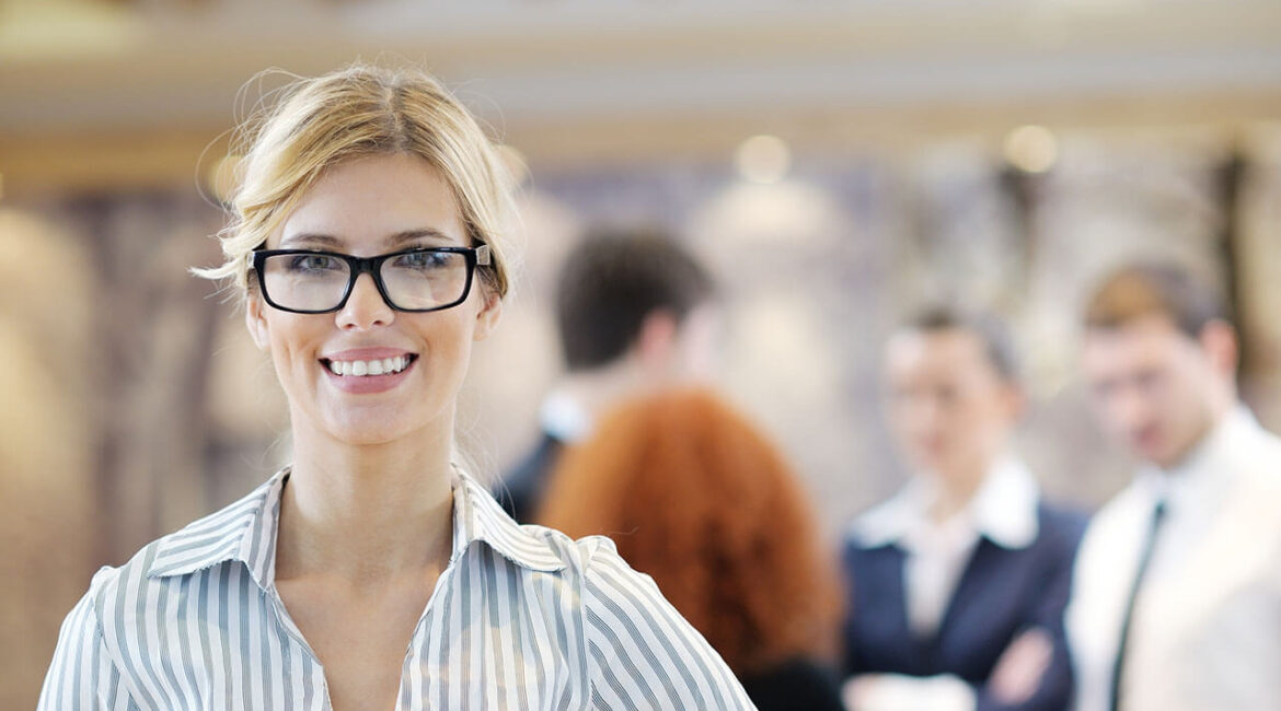 The young woman on eye glases